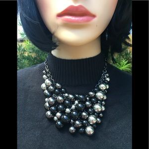 BEAUTIFUL BLACK & SILVER STATEMENT NECKLACE